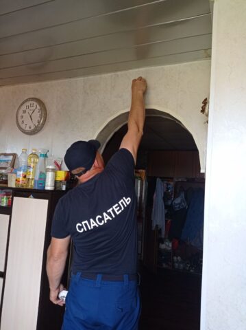 В Ржеве специалисты установили пожарные извещатели в домах, где живут многодетные семьи В Ржеве специалисты установили пожарные извещатели в домах, где живут многодетные семьи