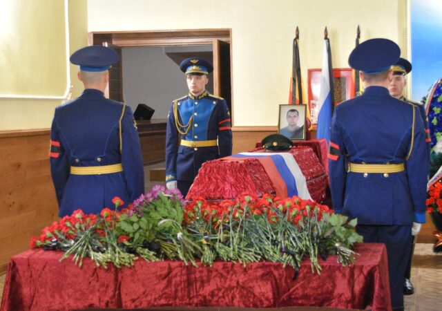 В Твери простились с Павлом Лебедевым, погибшим на Донбассе В Твери простились с Павлом Лебедевым, погибшим на Донбассе