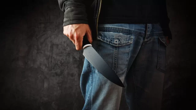 Житель Тверской области зарезал женщину за то, что та пыталась выселить его из квартиры