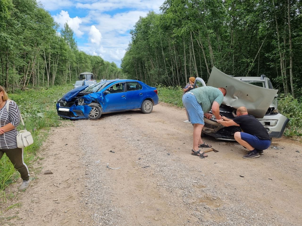 Две иномарки не поделили дорогу в Тверской области Две иномарки не поделили дорогу в Тверской области
