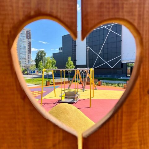 У тверского парка "Россия - моя история" открылась детская площадка