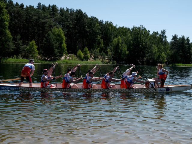 Под Тверью прошли соревнования по гребле на лодках класса «Дракон»