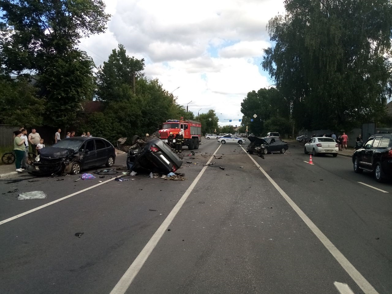 Три человека получили травмы в массовом ДТП в Твери