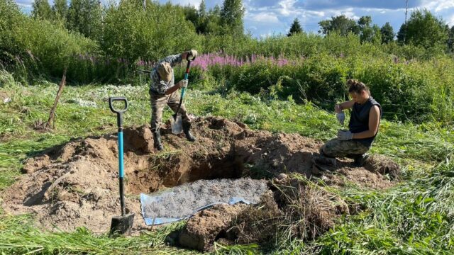 В Ржевском районе поисковики обнаружили 13 красноармейцев