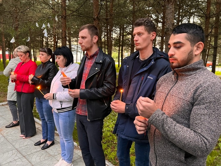 В Оленино прошла акция «Свеча памяти» в честь погибших солдат Второй мировой войны
