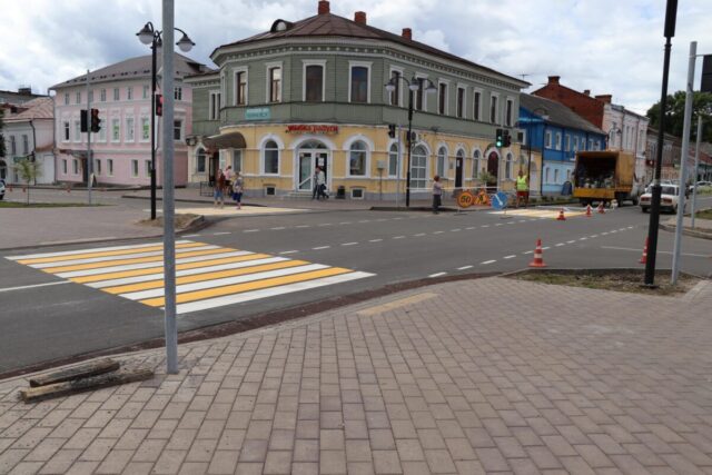 В Торопце продолжаются работы по благоустройству территории