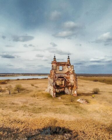 Блогер показала ускользающую красоту разрушенной церкви