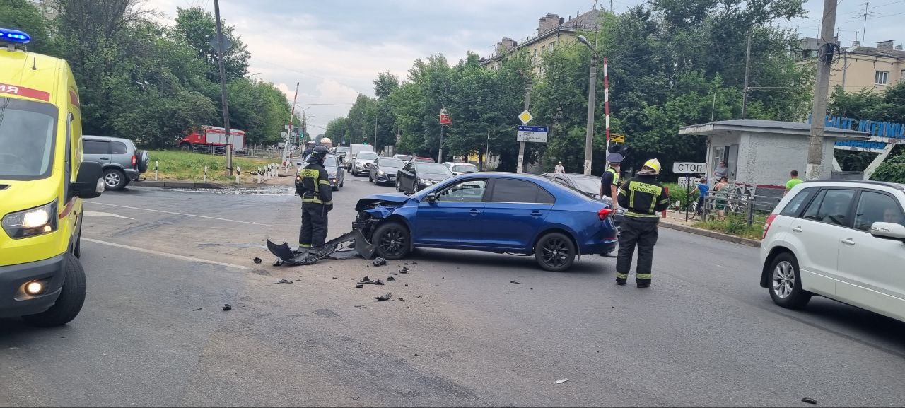 Женщина пострадала в ДТП на Петербургском шоссе в Твери Женщина пострадала в ДТП на Петербургском шоссе в Твери