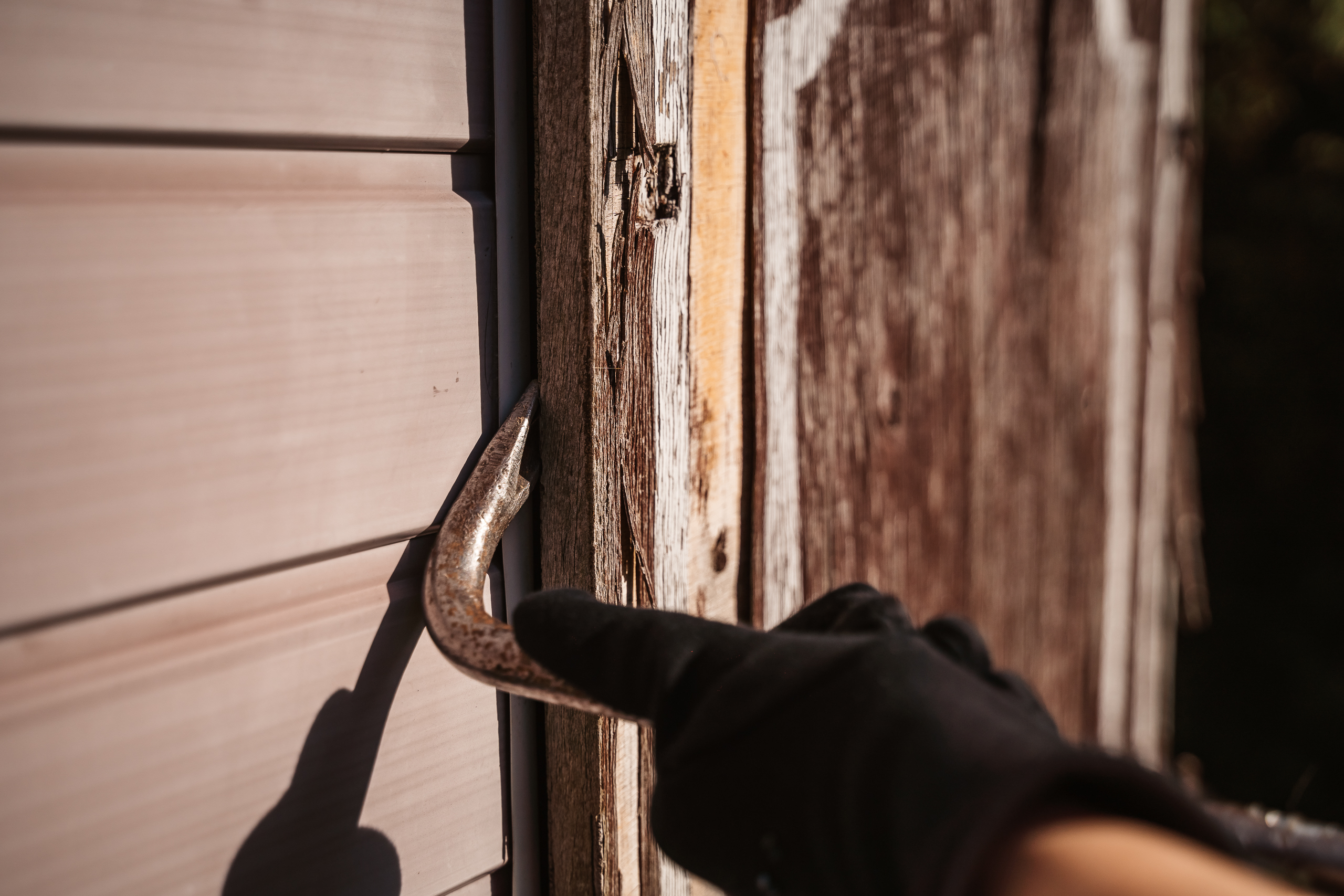 Двое молодых людей обокрали дачный дом в Тверской области