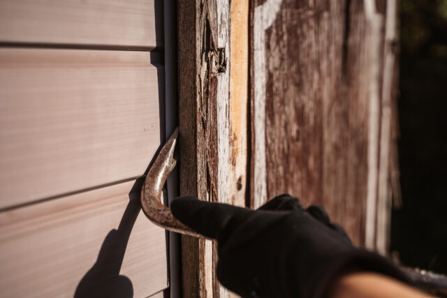 Газовый баллон, иконы и кровать привлекли вора в одном из домов Тверской области