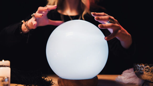 В Твери две женщины обкрадывали пенсионерок под предлогом снятия порчи