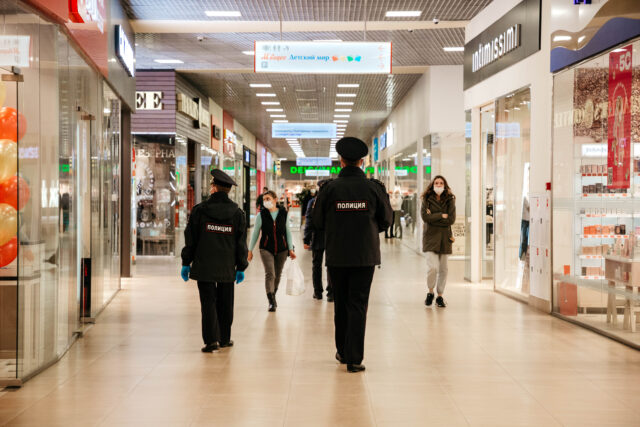 Женщина попыталась обокрасть гипермаркет в Твери с помощью пакета