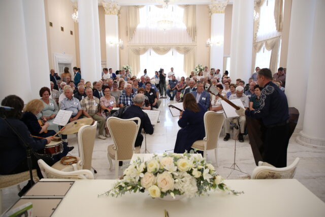 В Тверской области 40 супружеских пар получили медали «За любовь и верность»