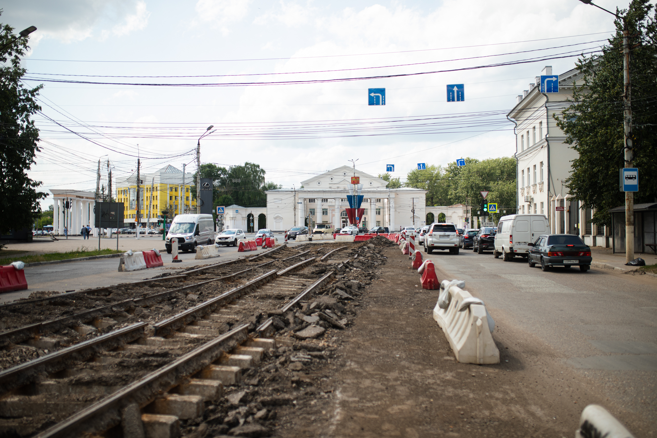 Новые улицы старого города: Большой фоторепортаж о ремонте дорог в Твери