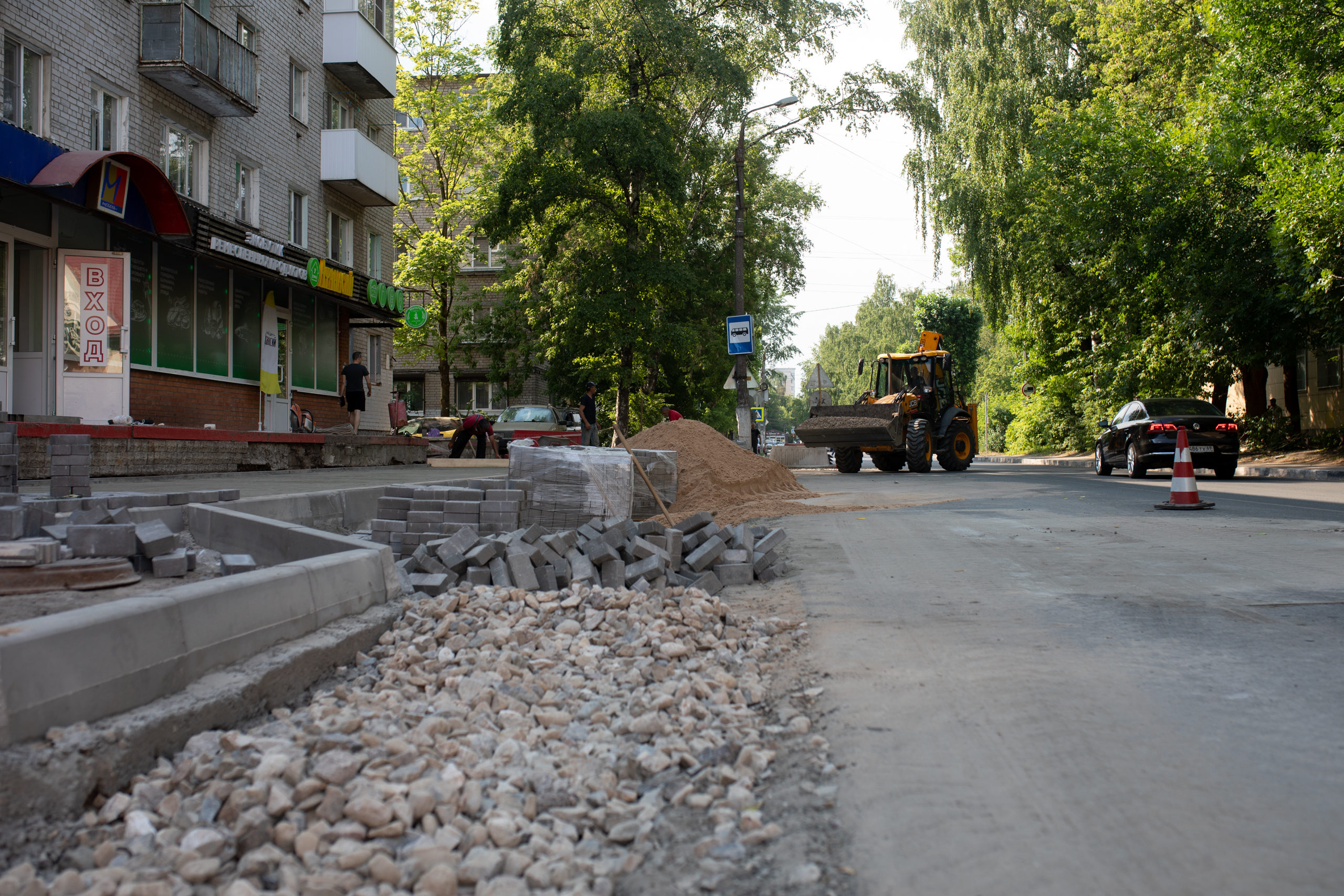 Новые улицы старого города: Большой фоторепортаж о ремонте дорог в Твери