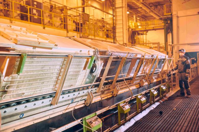 Жители 145 городов России сдали на переплавку 17000 старых телефонов