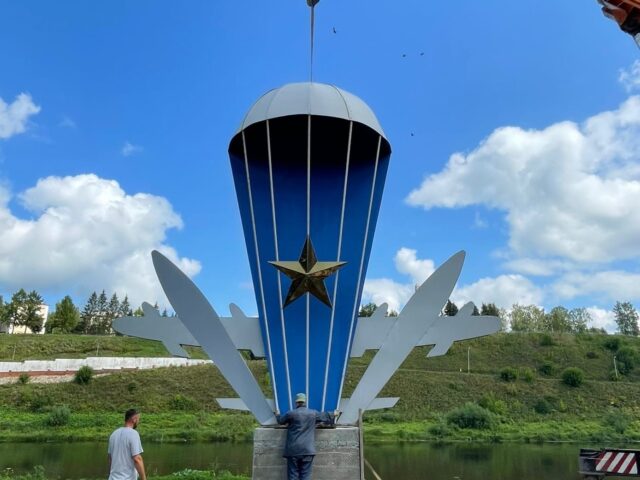 В Ржеве по просьбе местных жителей перенесли памятник воинам-десантникам