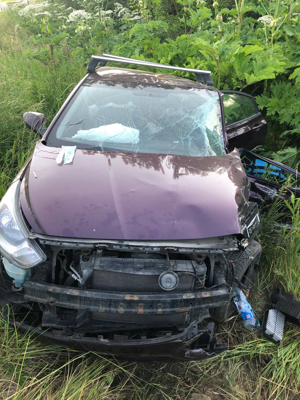 Два человека пострадали в лобовом столкновении автомобилей в Конаковском районе