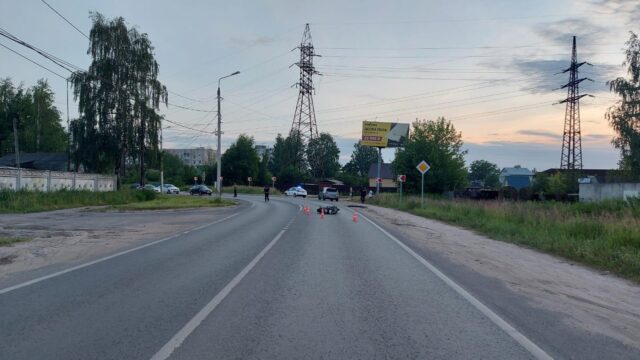 В Твери при столкновении мопеда и иномарки пострадал человек