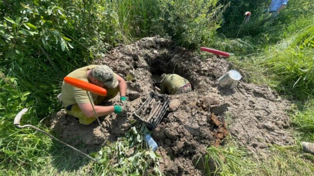 В Ржевском районе поисковики нашли записку в медальоне солдата В Ржевском районе поисковики нашли записку в медальоне солдата