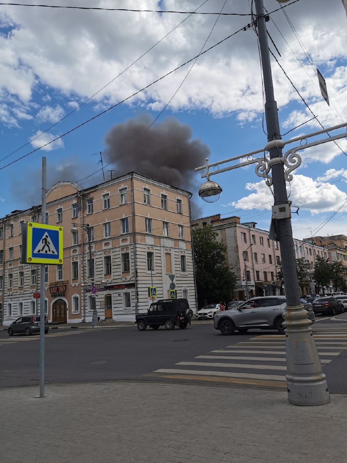 В Твери загорелся дом