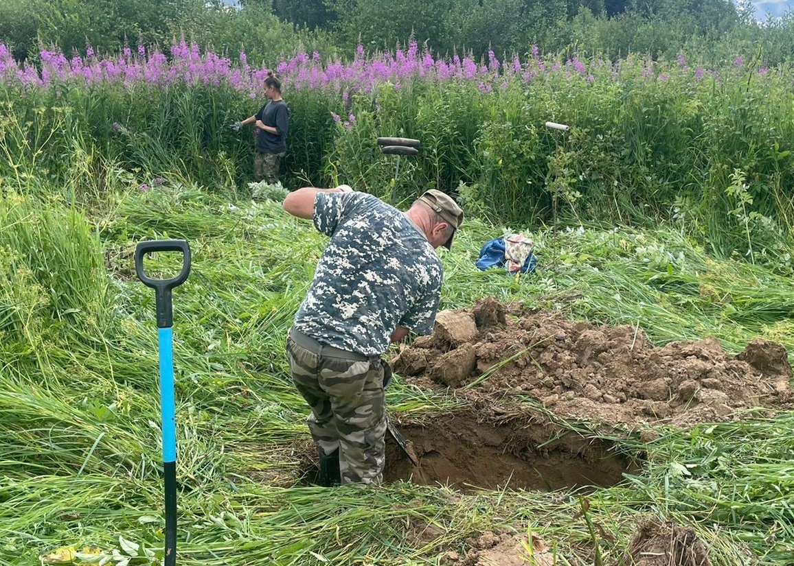 В Ржевском районе поисковики обнаружили 13 красноармейцев