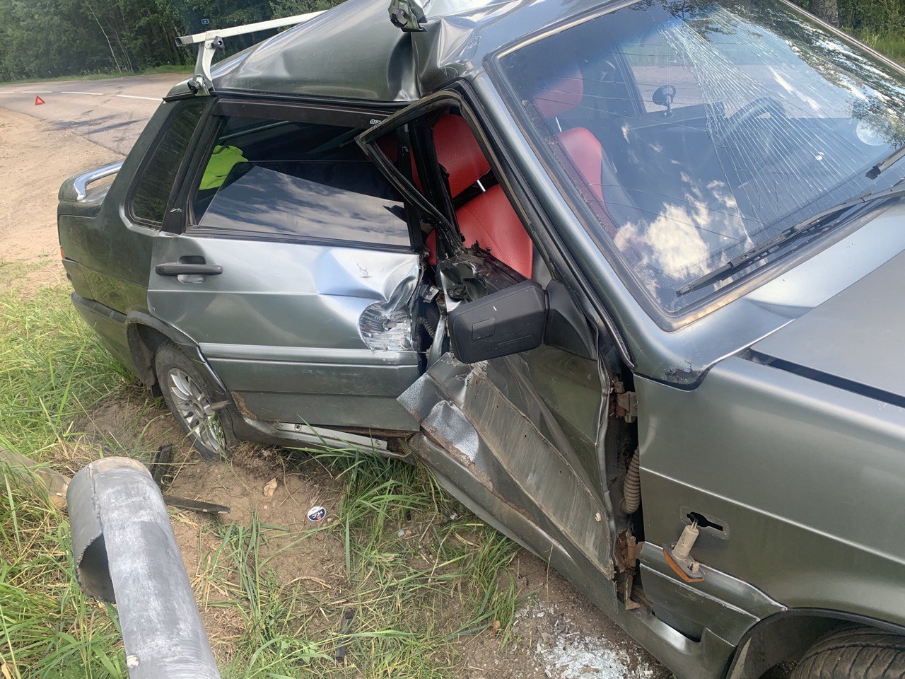 При столкновении автомобиля с препятствием в Тверской области получил травмы пассажир