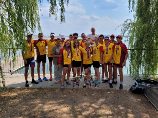 Юношеская сборная Тверской области по гребле на байдарках и каноэ стала победителем XI летней Спартакиады учащихся России Юношеская сборная Тверской области по гребле на байдарках и каноэ стала победителем XI летней Спартакиады учащихся России