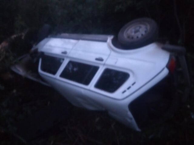 В Тверской области ВАЗ съехал в кювет и опрокинулся