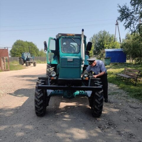 В Лихославльском округе проверяют тракторы и прицепы