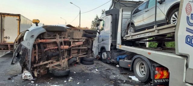 Под Тверью на М-10 произошло массовое ДТП, есть пострадавший