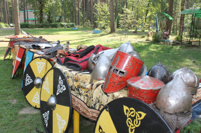 В детском лагере под Тверью представили выездную интерактивную экспозицию о военной истории