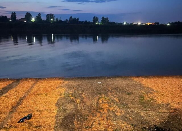 В Твери мужчина попытался убить обидевших его собутыльников канцелярским ножом В Твери мужчина попытался убить обидевших его собутыльников канцелярским ножом