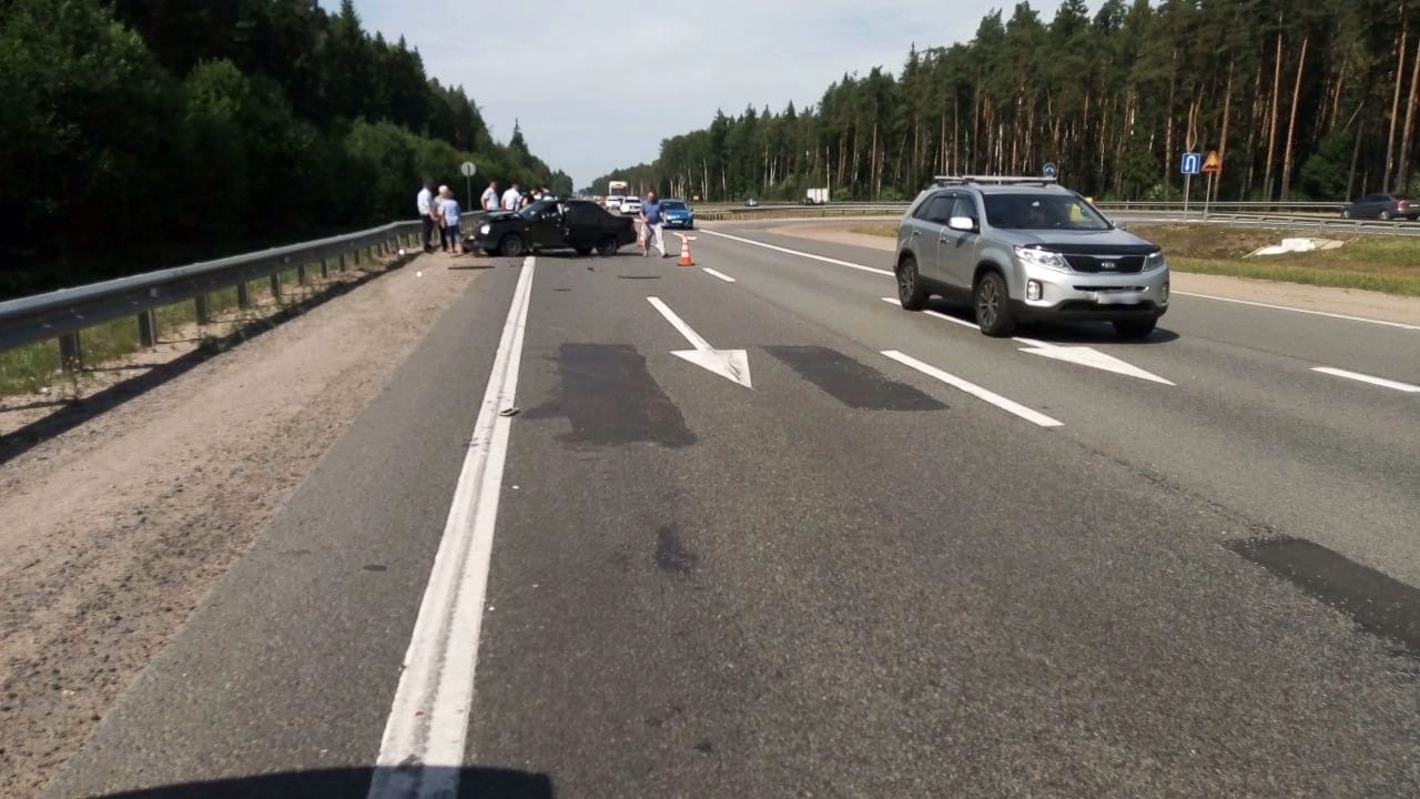 На трассе М-10 под Тверью столкнулись две Лады