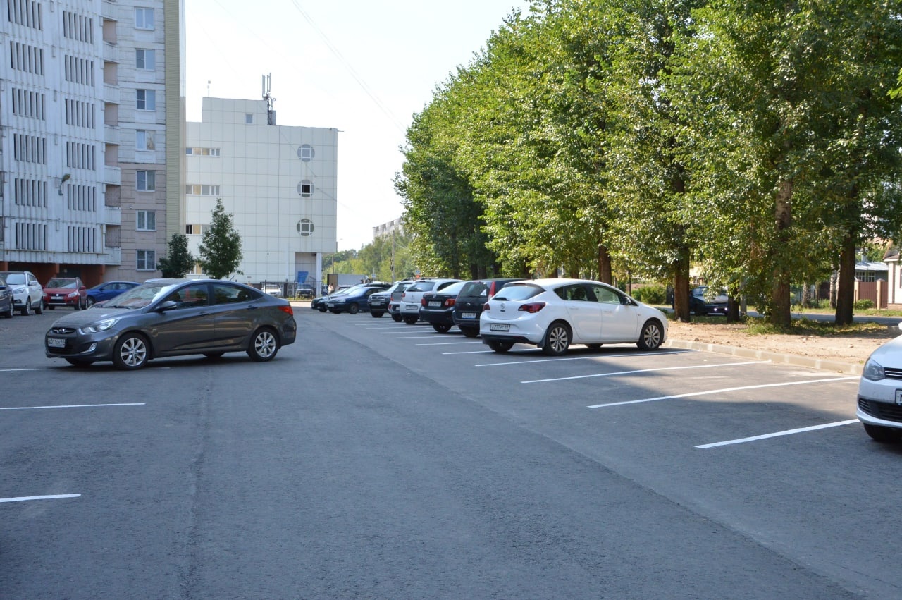 На улице Хромова в Твери по ППМИ обустроена парковка для автомобилей
