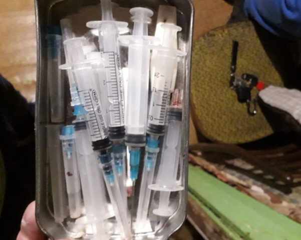 Житель Твери превратил свой дом в наркопритон