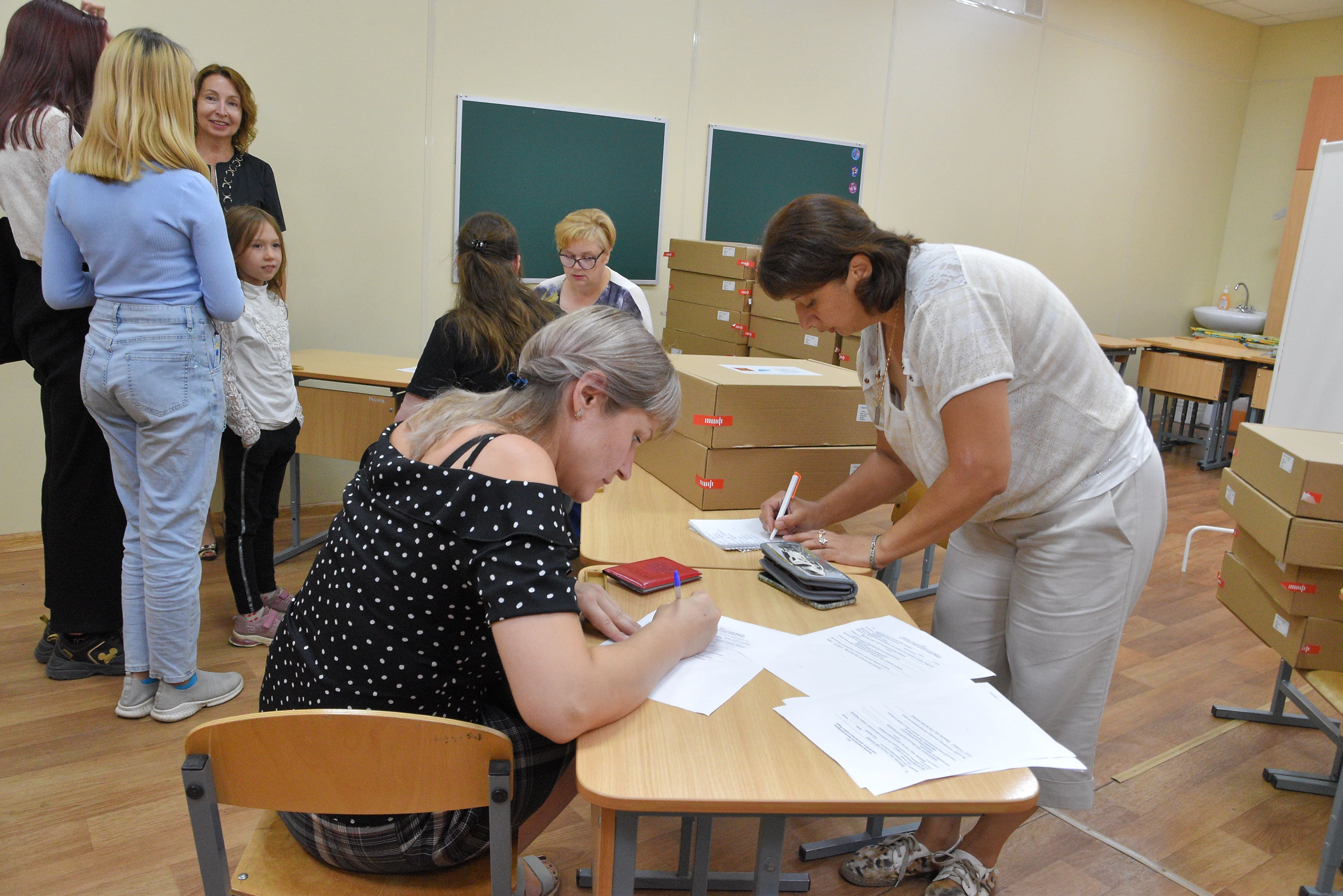 В Твери многодетные семьи получают бесплатную школьную форму