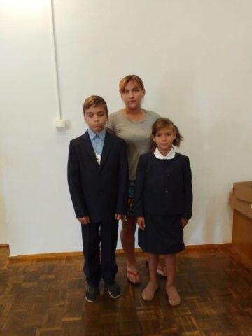 В Андреаполе детям выдали бесплатную школьную форму