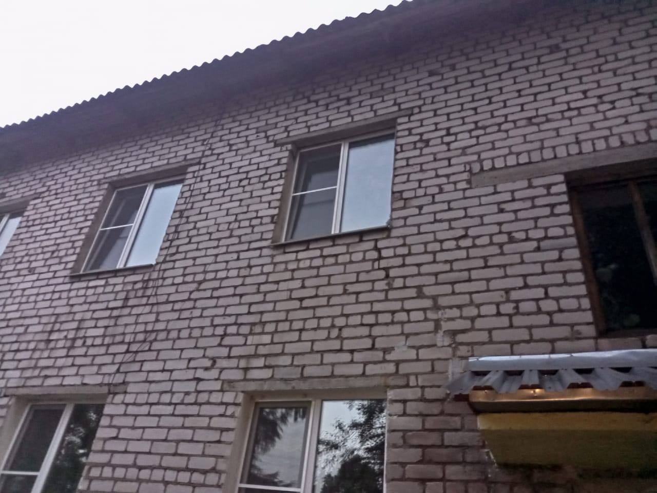 В Торопце маленькая девочка упала со второго этажа В Торопце маленькая девочка упала со второго этажа