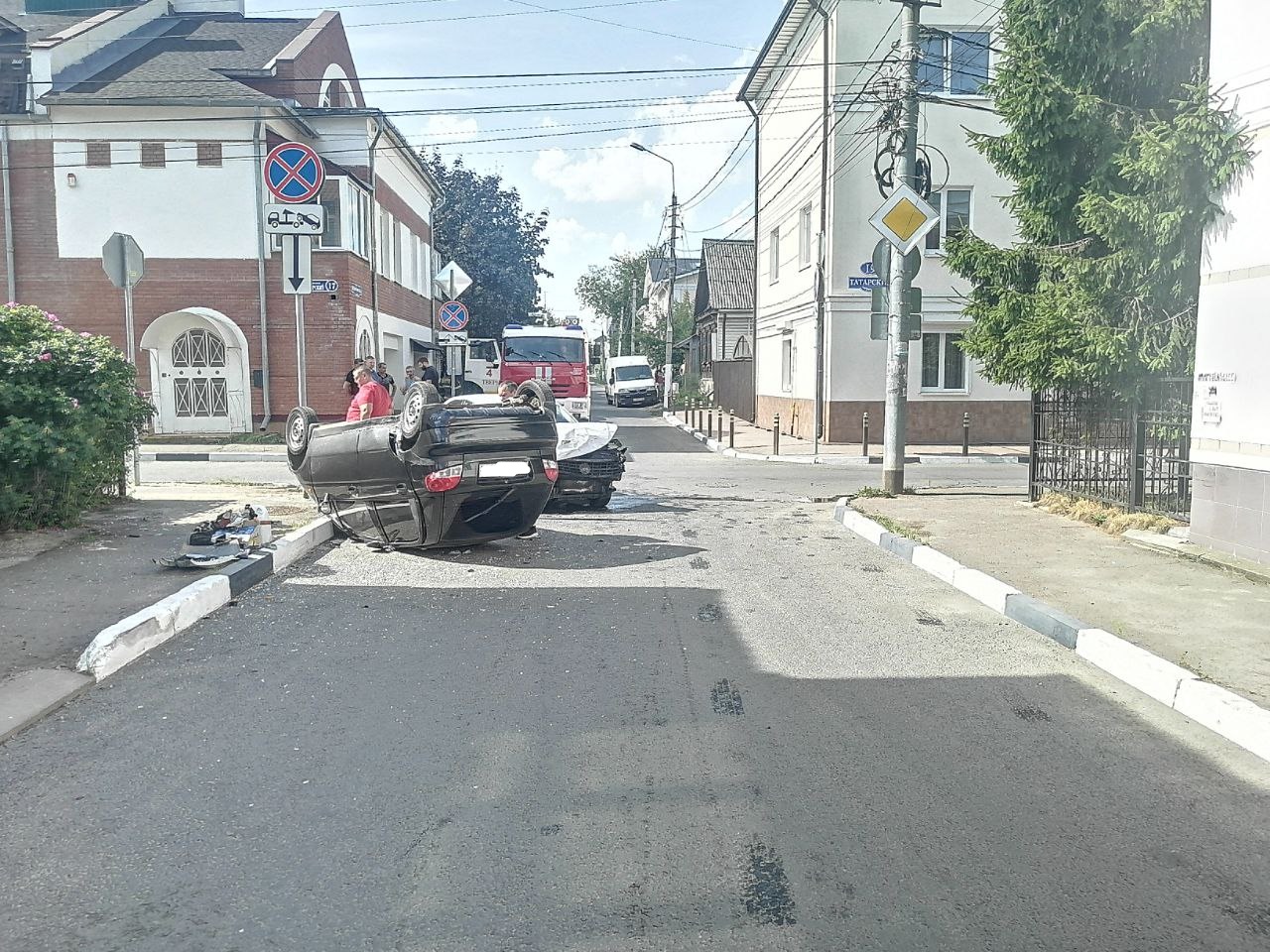 В Твери водитель такси нарушил правила дорожного движения и попал в ДТП