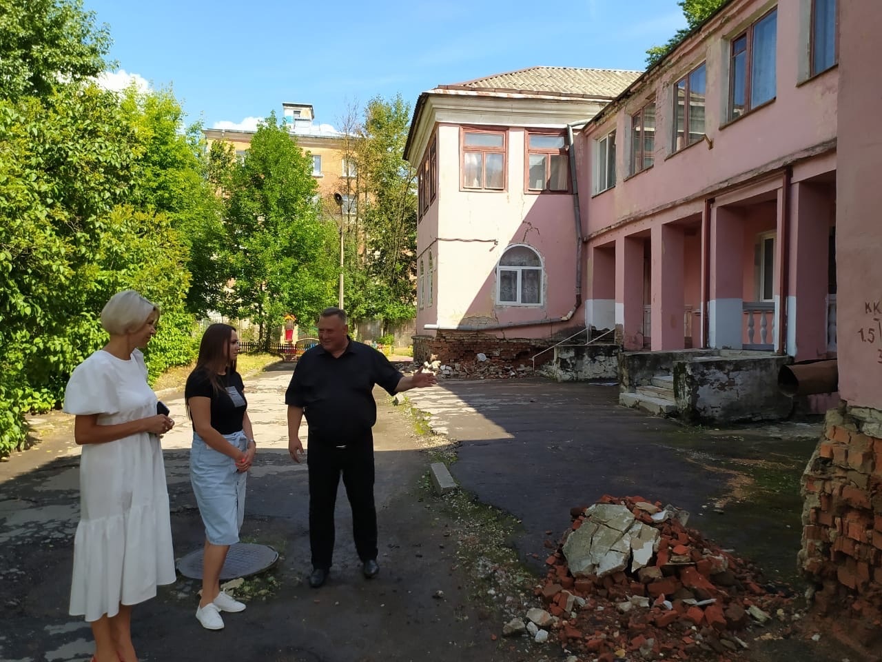 В Твери депутаты и представители родительского сообщества участвуют в приемке школ