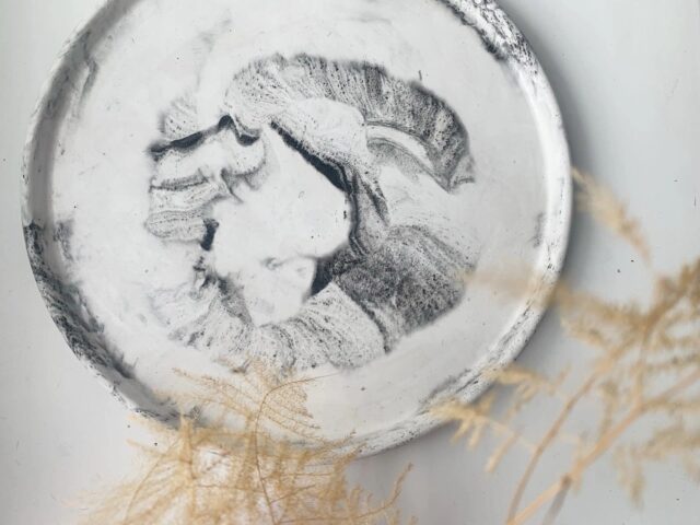 Жителей Твери приглашают создать набор из гипса в технике мрамор Жителей Твери приглашают создать набор из гипса в технике мрамор