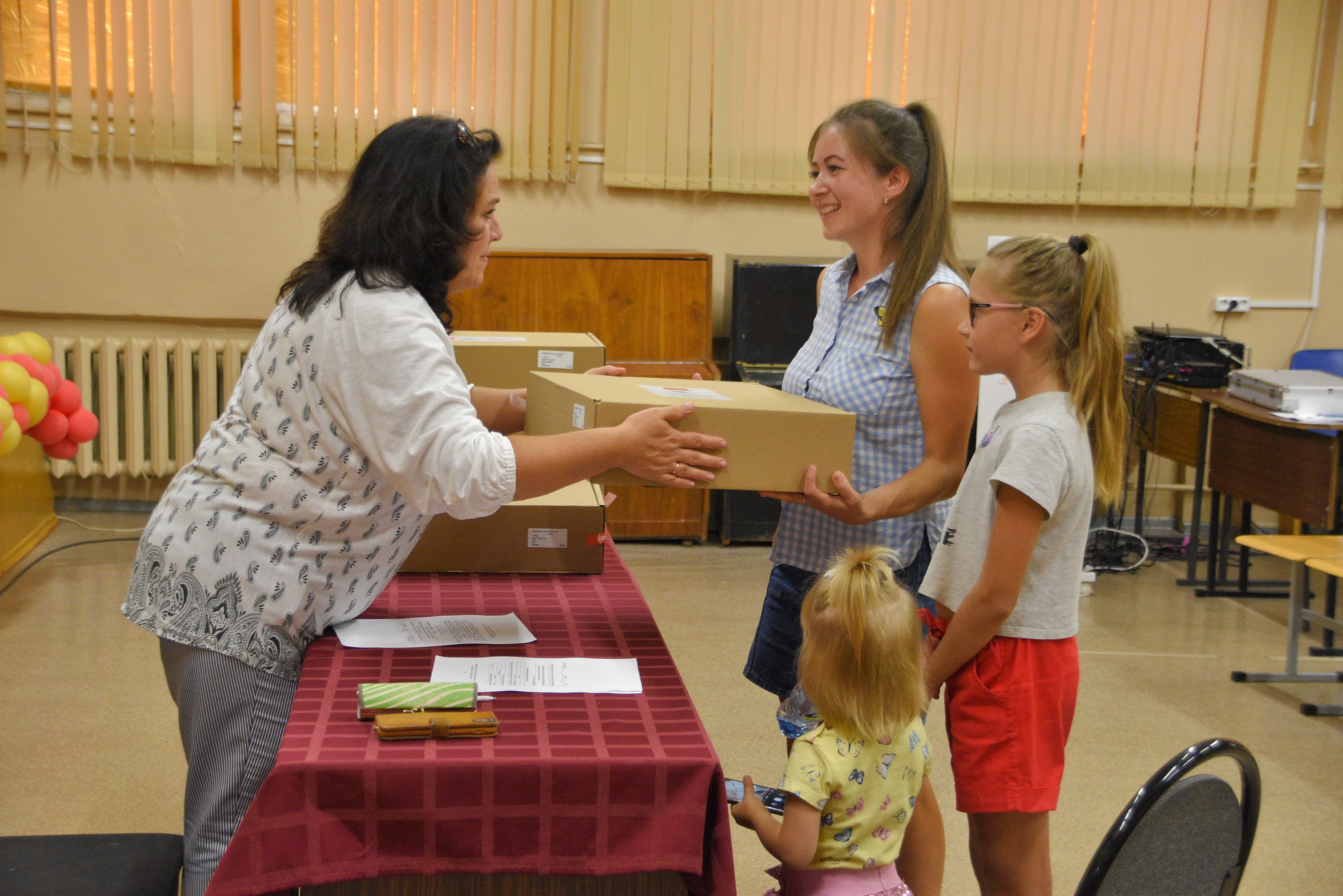 В Твери многодетные семьи получают бесплатную школьную форму