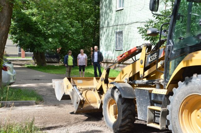 После обращения депутата в Твери устранены повреждения асфальта в крупном дворе в Заволжье После обращения депутата в Твери устранены повреждения асфальта в крупном дворе в Заволжье