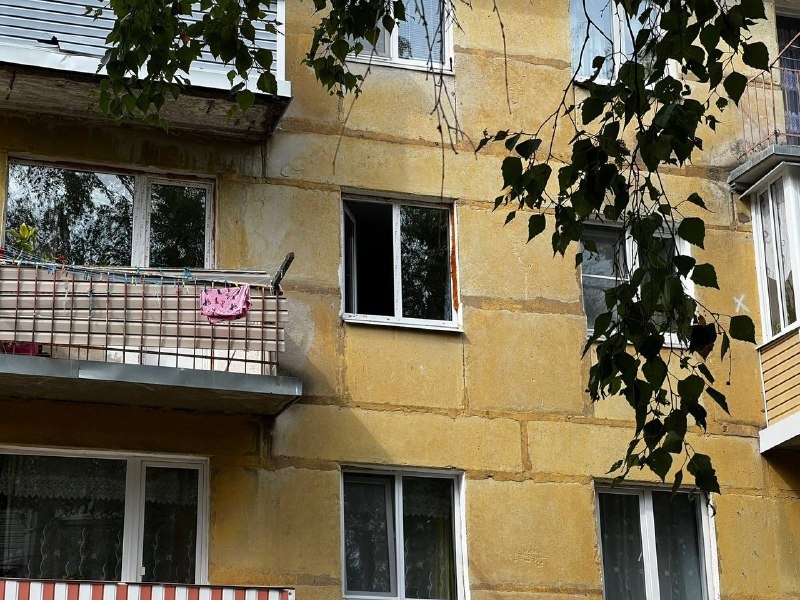 В Торжке 2-летний мальчик выпал из окна 3-го этажа В Торжке 2-летний мальчик выпал из окна 3-го этажа