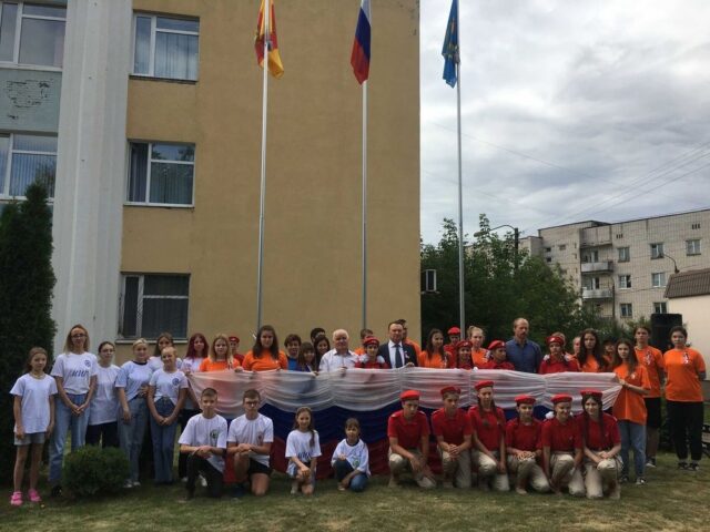 В Бологое торжественно отметили День государственного флага РФ