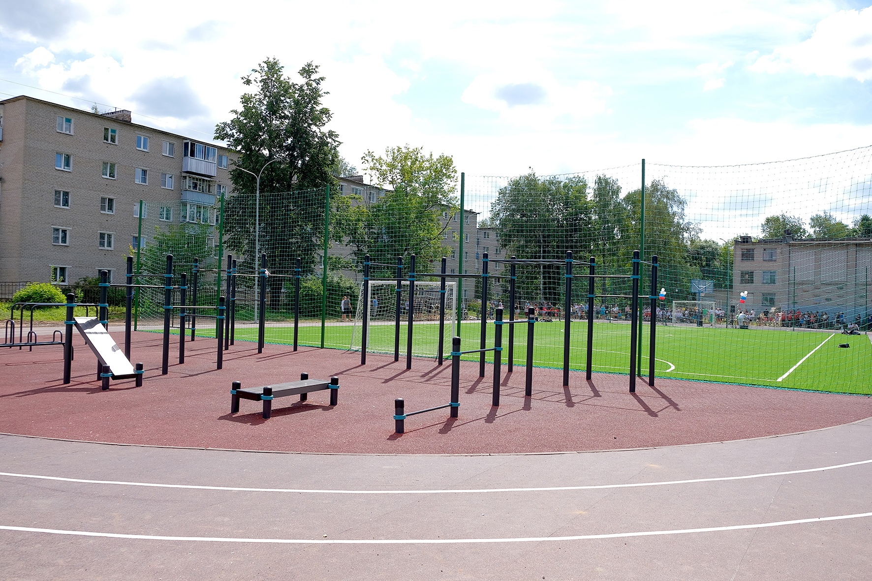 Представители партии «Единая Россия» открыли новый мини-стадион в Кимрах