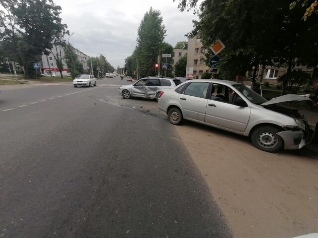 В тройном ДТП в Тверской области пострадал 38-летний водитель