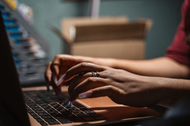 Жительница Твери хотела заработать на бирже, но лишилась денег Жительница Твери хотела заработать на бирже, но лишилась денег