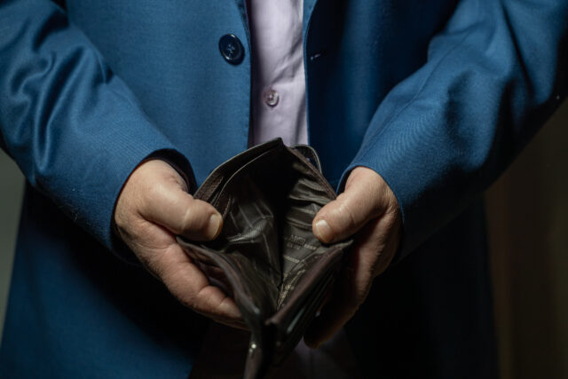 В Тверской области злостный алиментщик не смог устроиться на работу Житель Тверской области заплатил за несостоявшийся интим 18 тысяч рублей